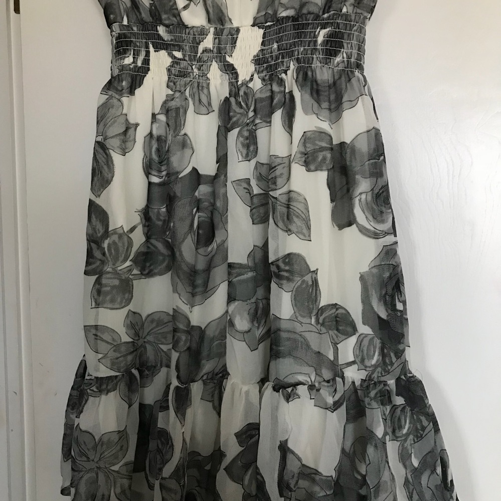 Strapless cream and black floral dress - Picture 2 of 3